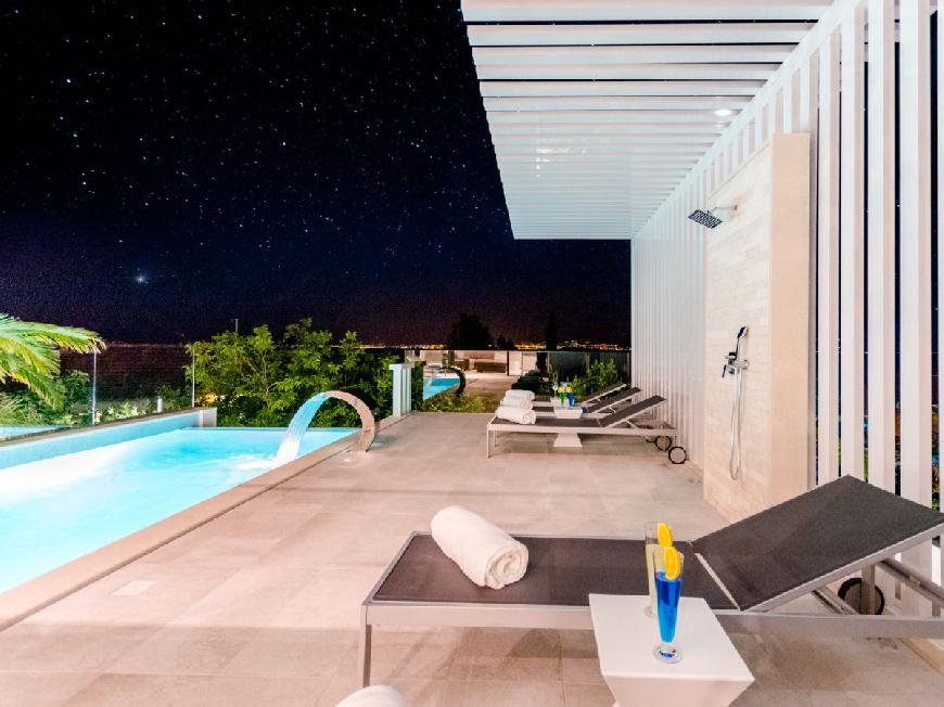 Luxuriöse Villa Pax mit beheizbarem Infinity-Pool